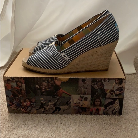 Toms PeepToe Espadrille Wedges - Picture 2 of 7